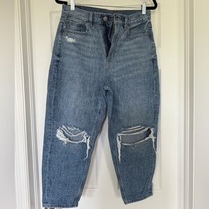 American Eagle Outfitters Relaxed Mom Jean